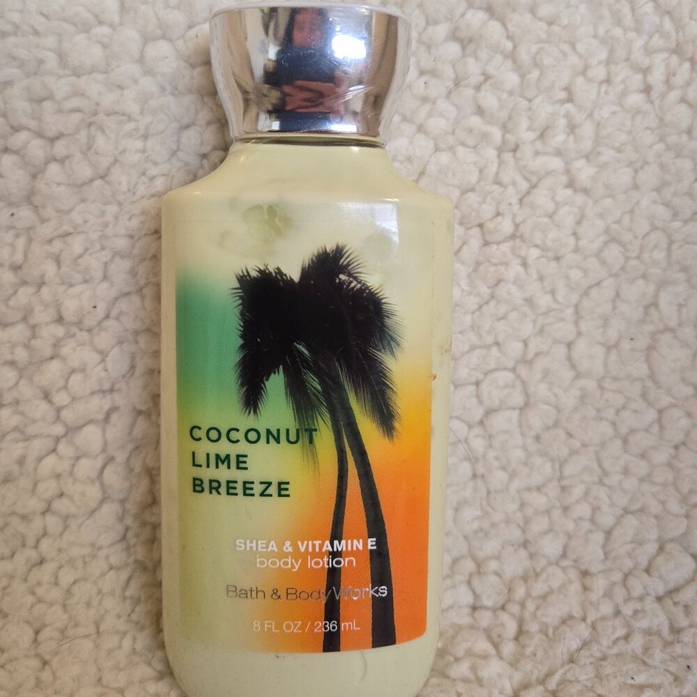 Bath & Body Works Coconut Lime Breeze Body Lotion Size 8oz *Retired*